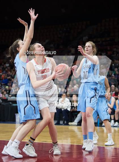 Thumbnail 2 in Ralston Valley vs. Lakewood (CHSAA 5A Great 8) photogallery.