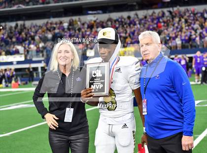 Thumbnail 2 in South Oak Cliff vs. Liberty Hill (UIL 5A D2 Final) photogallery.