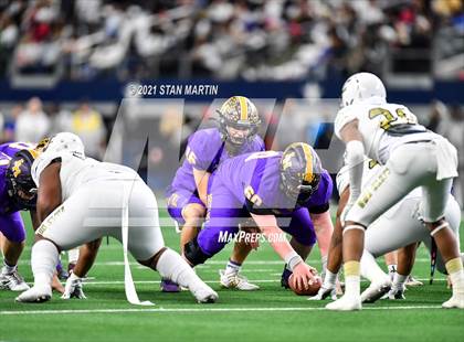 Thumbnail 3 in South Oak Cliff vs. Liberty Hill (UIL 5A D2 Final) photogallery.