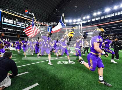Thumbnail 1 in South Oak Cliff vs. Liberty Hill (UIL 5A D2 Final) photogallery.