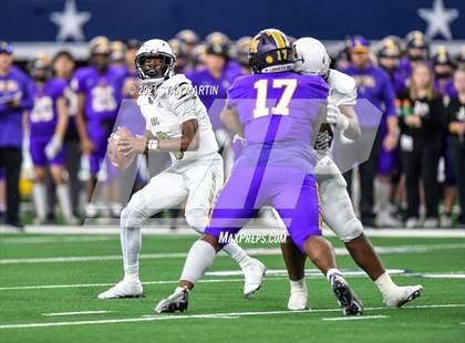 Thumbnail 3 in South Oak Cliff vs. Liberty Hill (UIL 5A D2 Final) photogallery.