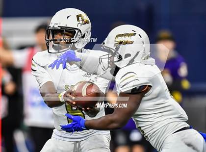 Thumbnail 3 in South Oak Cliff vs. Liberty Hill (UIL 5A D2 Final) photogallery.