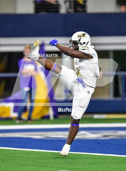 Thumbnail 2 in South Oak Cliff vs. Liberty Hill (UIL 5A D2 Final) photogallery.