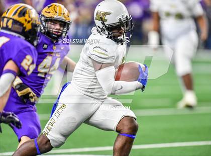 Thumbnail 3 in South Oak Cliff vs. Liberty Hill (UIL 5A D2 Final) photogallery.