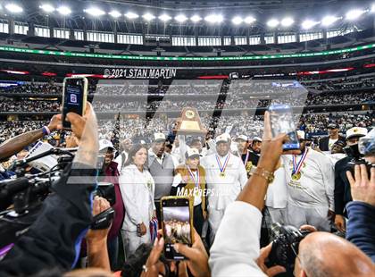 Thumbnail 1 in South Oak Cliff vs. Liberty Hill (UIL 5A D2 Final) photogallery.