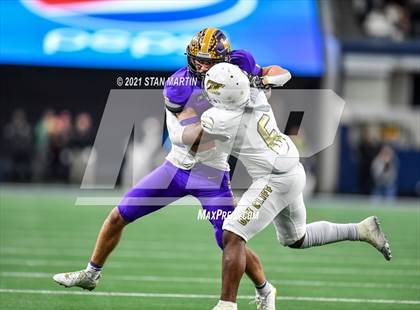 Thumbnail 3 in South Oak Cliff vs. Liberty Hill (UIL 5A D2 Final) photogallery.