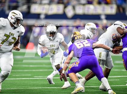 Thumbnail 2 in South Oak Cliff vs. Liberty Hill (UIL 5A D2 Final) photogallery.