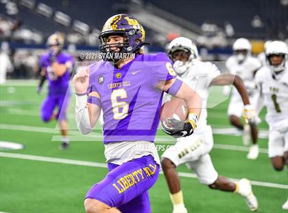 Thumbnail 1 in South Oak Cliff vs. Liberty Hill (UIL 5A D2 Final) photogallery.