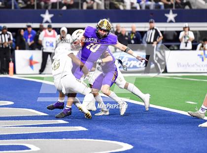 Thumbnail 3 in South Oak Cliff vs. Liberty Hill (UIL 5A D2 Final) photogallery.