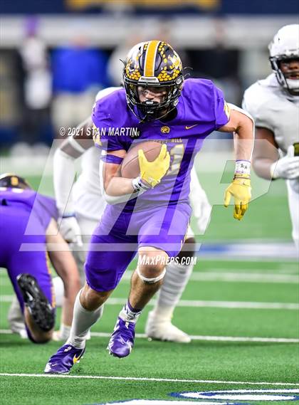 Thumbnail 2 in South Oak Cliff vs. Liberty Hill (UIL 5A D2 Final) photogallery.