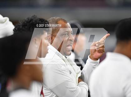 Thumbnail 3 in South Oak Cliff vs. Liberty Hill (UIL 5A D2 Final) photogallery.