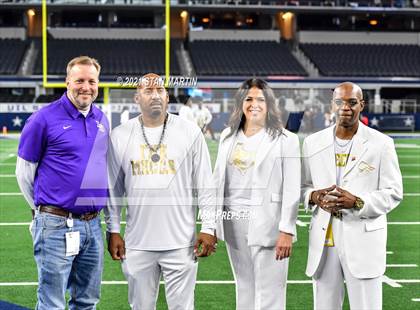 Thumbnail 2 in South Oak Cliff vs. Liberty Hill (UIL 5A D2 Final) photogallery.