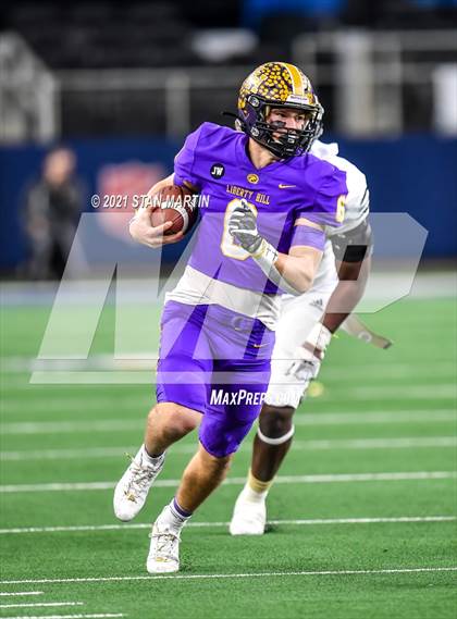 Thumbnail 2 in South Oak Cliff vs. Liberty Hill (UIL 5A D2 Final) photogallery.