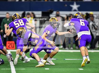 Thumbnail 3 in South Oak Cliff vs. Liberty Hill (UIL 5A D2 Final) photogallery.