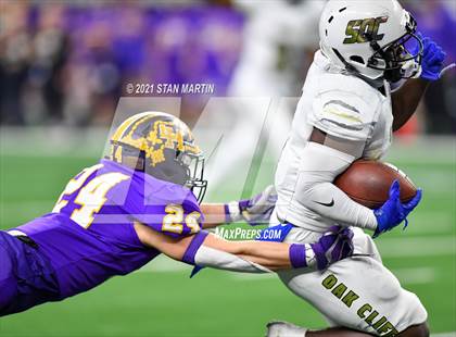 Thumbnail 1 in South Oak Cliff vs. Liberty Hill (UIL 5A D2 Final) photogallery.