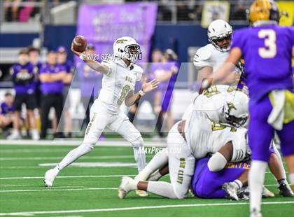 Thumbnail 2 in South Oak Cliff vs. Liberty Hill (UIL 5A D2 Final) photogallery.