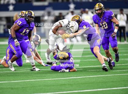 Thumbnail 2 in South Oak Cliff vs. Liberty Hill (UIL 5A D2 Final) photogallery.