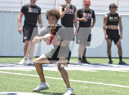 Thumbnail 1 in Mater Dei vs. Mission Hills  (Brave 8 Invitational) photogallery.