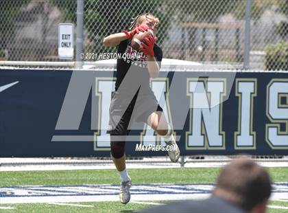 Thumbnail 2 in Mater Dei vs. Mission Hills  (Brave 8 Invitational) photogallery.