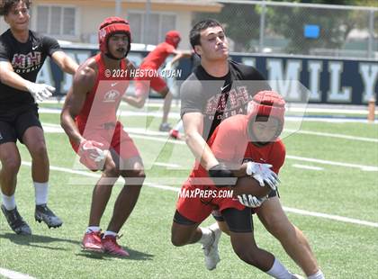 Thumbnail 2 in Mater Dei vs. Mission Hills  (Brave 8 Invitational) photogallery.