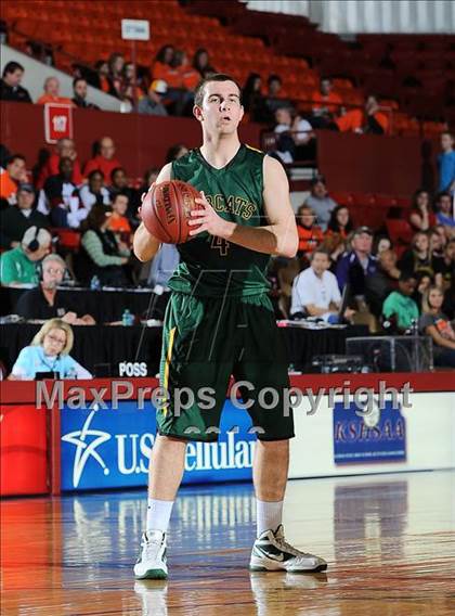 Thumbnail 2 in Pratt vs. Basehor-Linwood (KSHSAA 4A Semifinal) photogallery.