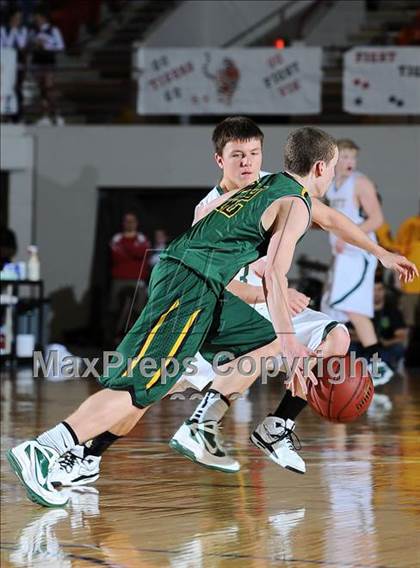 Thumbnail 3 in Pratt vs. Basehor-Linwood (KSHSAA 4A Semifinal) photogallery.
