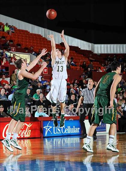 Thumbnail 2 in Pratt vs. Basehor-Linwood (KSHSAA 4A Semifinal) photogallery.