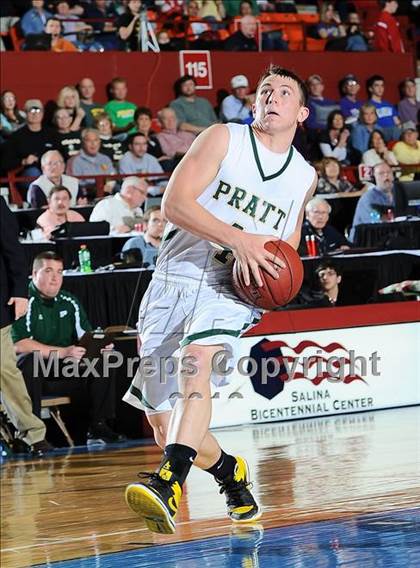 Thumbnail 2 in Pratt vs. Basehor-Linwood (KSHSAA 4A Semifinal) photogallery.
