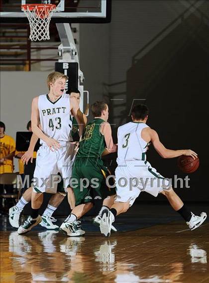 Thumbnail 3 in Pratt vs. Basehor-Linwood (KSHSAA 4A Semifinal) photogallery.