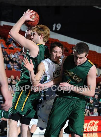 Thumbnail 2 in Pratt vs. Basehor-Linwood (KSHSAA 4A Semifinal) photogallery.