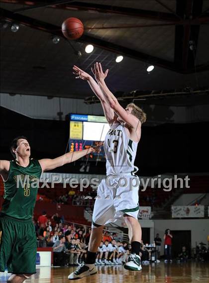 Thumbnail 1 in Pratt vs. Basehor-Linwood (KSHSAA 4A Semifinal) photogallery.