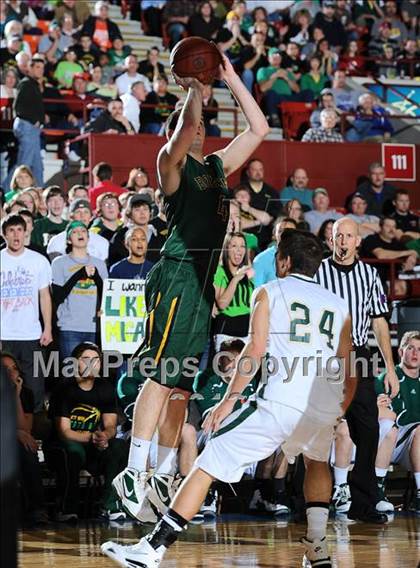 Thumbnail 1 in Pratt vs. Basehor-Linwood (KSHSAA 4A Semifinal) photogallery.