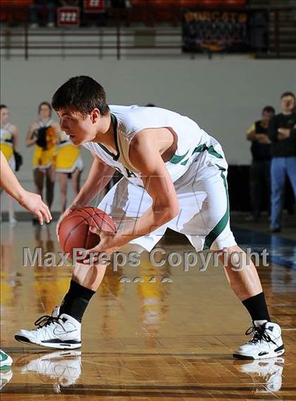 Thumbnail 1 in Pratt vs. Basehor-Linwood (KSHSAA 4A Semifinal) photogallery.
