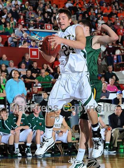 Thumbnail 2 in Pratt vs. Basehor-Linwood (KSHSAA 4A Semifinal) photogallery.