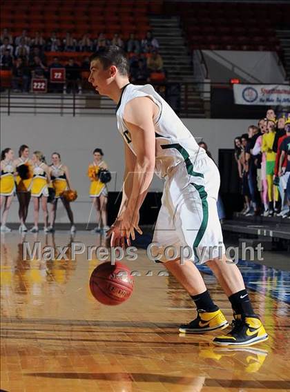 Thumbnail 2 in Pratt vs. Basehor-Linwood (KSHSAA 4A Semifinal) photogallery.