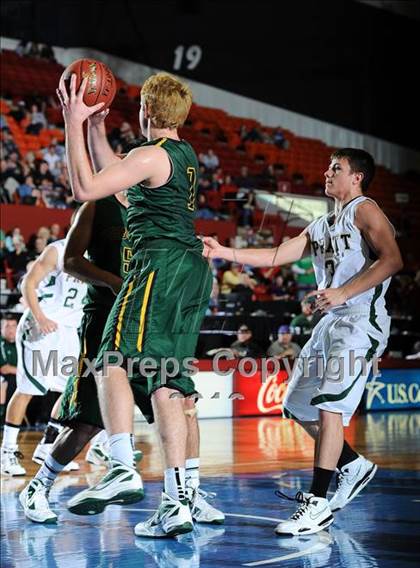 Thumbnail 3 in Pratt vs. Basehor-Linwood (KSHSAA 4A Semifinal) photogallery.