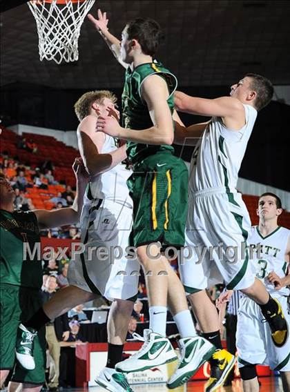 Thumbnail 3 in Pratt vs. Basehor-Linwood (KSHSAA 4A Semifinal) photogallery.