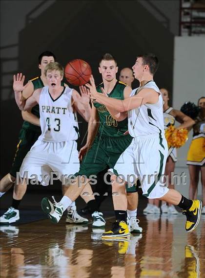 Thumbnail 3 in Pratt vs. Basehor-Linwood (KSHSAA 4A Semifinal) photogallery.