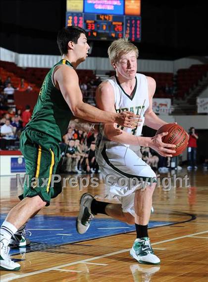 Thumbnail 3 in Pratt vs. Basehor-Linwood (KSHSAA 4A Semifinal) photogallery.