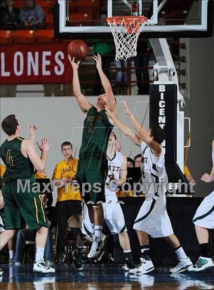 Thumbnail 3 in Pratt vs. Basehor-Linwood (KSHSAA 4A Semifinal) photogallery.