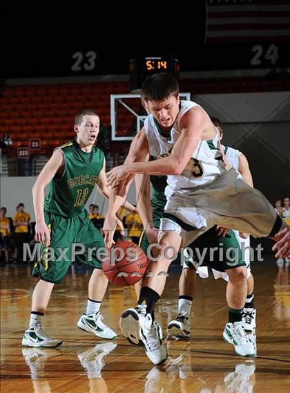 Thumbnail 2 in Pratt vs. Basehor-Linwood (KSHSAA 4A Semifinal) photogallery.
