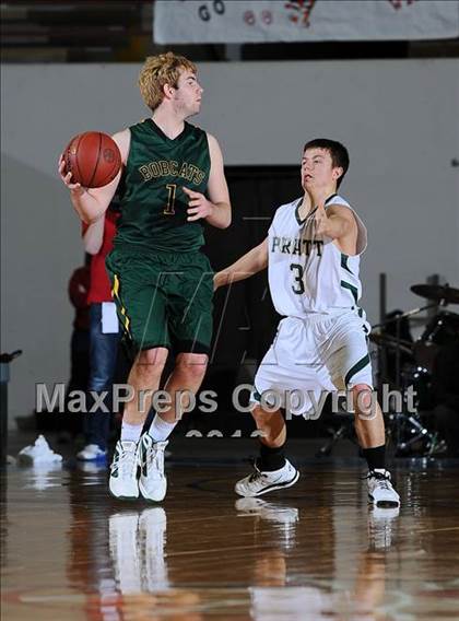 Thumbnail 1 in Pratt vs. Basehor-Linwood (KSHSAA 4A Semifinal) photogallery.