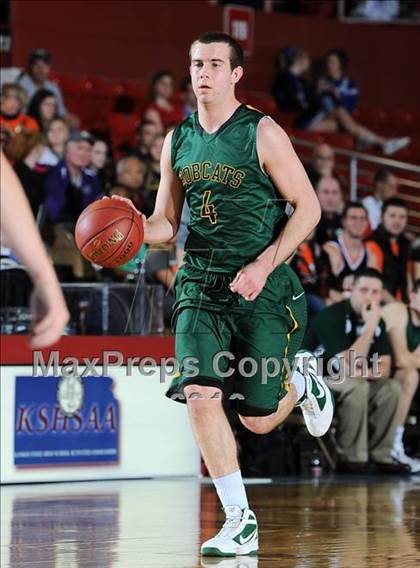 Thumbnail 2 in Pratt vs. Basehor-Linwood (KSHSAA 4A Semifinal) photogallery.