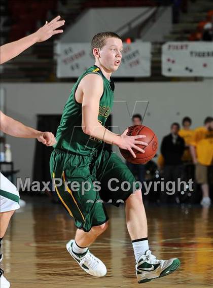 Thumbnail 3 in Pratt vs. Basehor-Linwood (KSHSAA 4A Semifinal) photogallery.