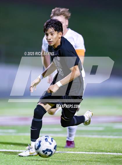 Thumbnail 2 in Grand Oaks vs Mesquite Horn (UIL 6A D2 Soccer Regional Semifinal) photogallery.