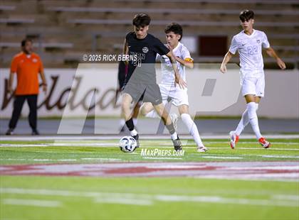 Thumbnail 2 in Grand Oaks vs Mesquite Horn (UIL 6A D2 Soccer Regional Semifinal) photogallery.