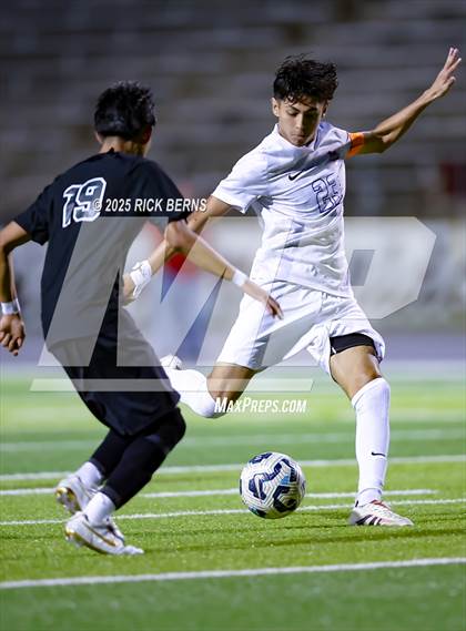Thumbnail 3 in Grand Oaks vs Mesquite Horn (UIL 6A D2 Soccer Regional Semifinal) photogallery.