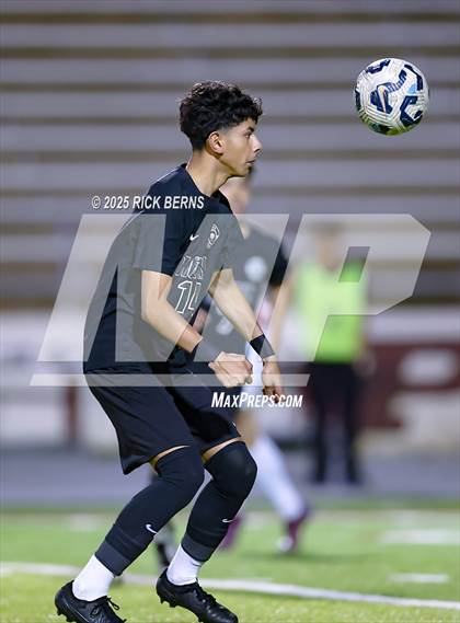 Thumbnail 2 in Grand Oaks vs Mesquite Horn (UIL 6A D2 Soccer Regional Semifinal) photogallery.
