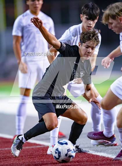Thumbnail 2 in Grand Oaks vs Mesquite Horn (UIL 6A D2 Soccer Regional Semifinal) photogallery.