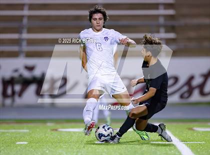 Thumbnail 2 in Grand Oaks vs Mesquite Horn (UIL 6A D2 Soccer Regional Semifinal) photogallery.